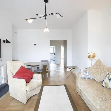 Apartment Jolie Champs Elysee